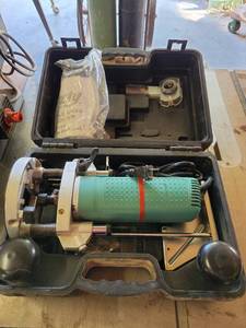 lot 29367 image: Grizzly 1hp Variable Speed Router H2854