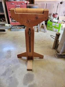 lot 29369 image: Handmade Wood Roller Stand