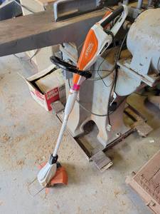 lot 29385 image: Electric Stihl Weedeater FSA 45