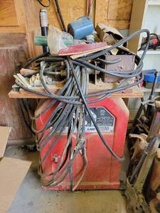 lot 29389 image: Lincoln Electric Arc Welder 225 Amp AC-225-S