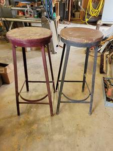lot 29398 image: (2) Metal Stools