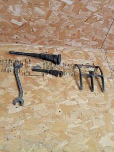 lot 29406 image: 4 Vintage Hand Tools