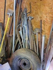 lot 29412 image: Assorted Metal Pipes and Pipe Benders