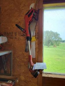 lot 29462 image: Black & Decker Weedeater, Hand Saw