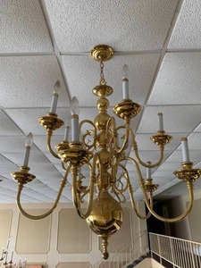 lot 1111 image: Chandilier
