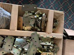 lot 1118 image: Large amount of door henges and pins