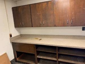 lot 1124 image: Cabinets and counter top