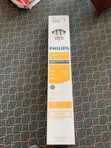lot 1145 image: Box of fluorescent light bulbs