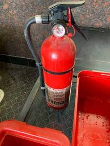 lot 1181 image: Fire extinguisher with case