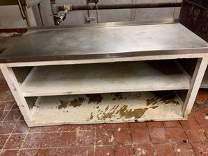 lot 1215 image: Metal work station island