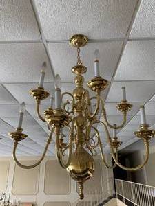 lot 1112 image: Chandelier