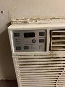 lot 1219 image: Window air conditioner unit.