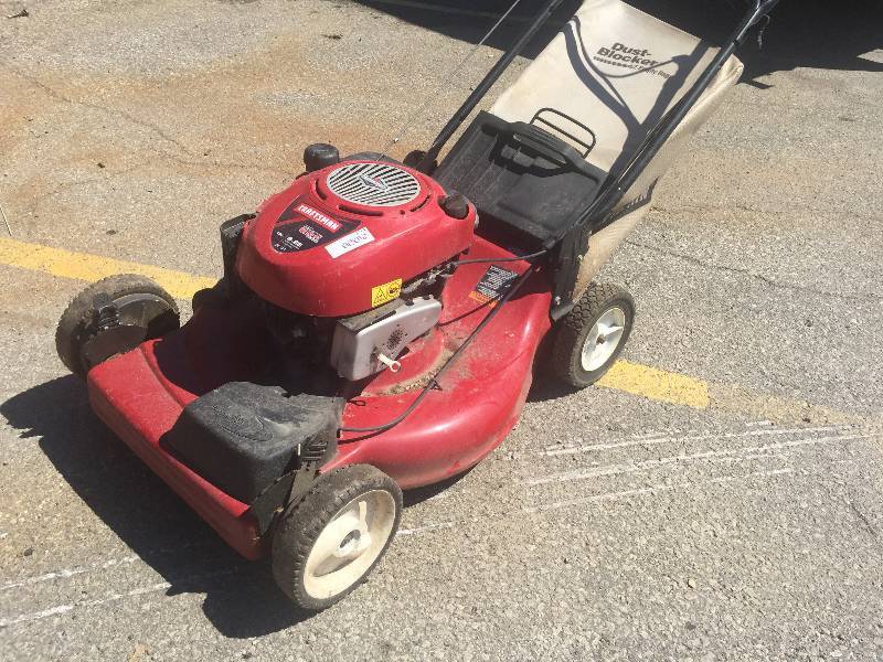 lot 8284 image: Craftsman 6.25 Torque 22 in. Deck Mulch-Bag-Discharge Rear Bag Front Propelled Lawn Mower