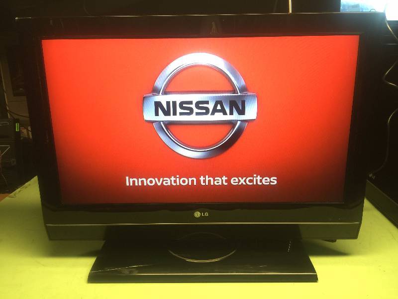 lot 1009 image: 32 LG LCD HDTV
