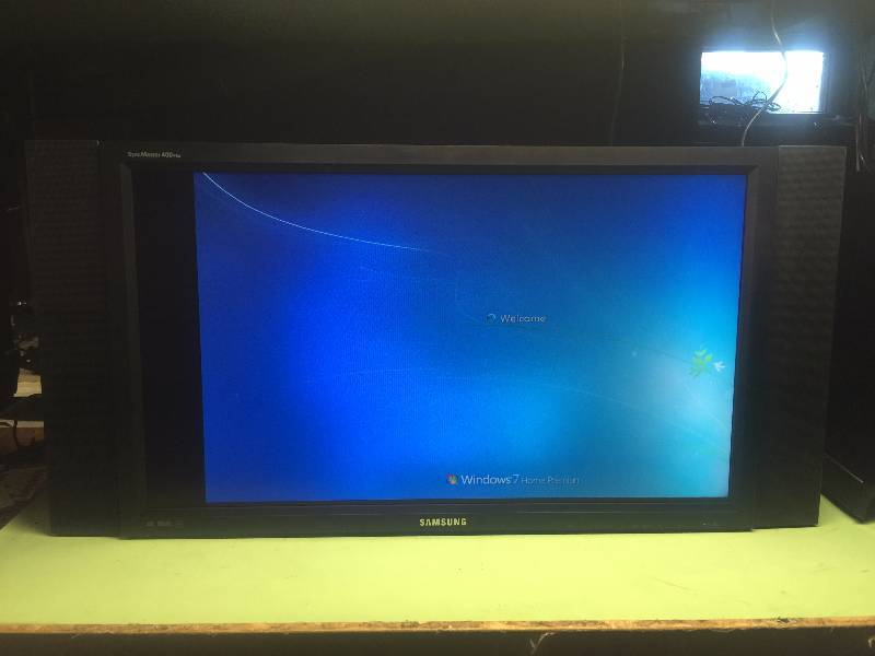 lot 1005 image: 40 SAMSUNG LCD HDTV