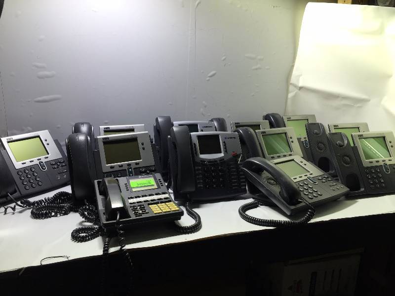 lot 1024 image: LOT OF MIX PHONES