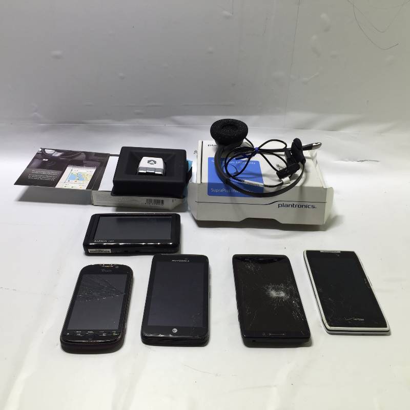 lot 1018 image: LOT OF MISC ELECTRONICS