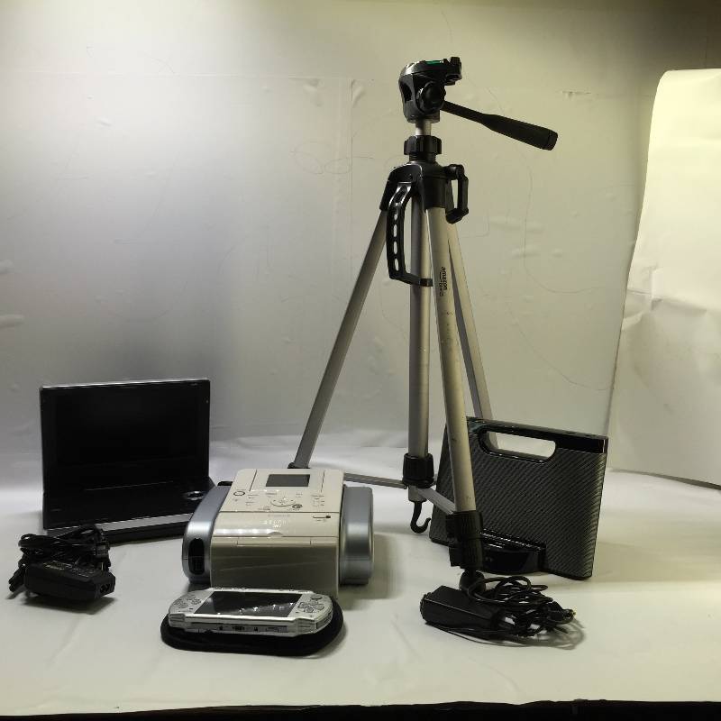 lot 1033 image: LOT OF MISC ELECTRONICS