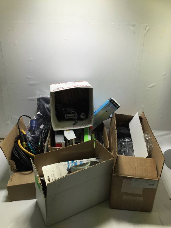 lot 1076 image: MISCELANEUS CABLESFUSER BOX