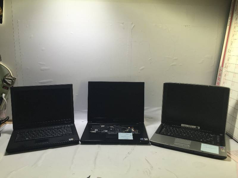 lot 1114 image: LOT OF 3 MIX LAPTOPS