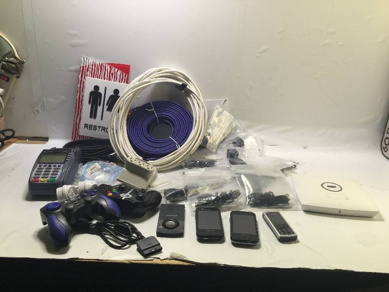 lot 1135 image: LOT OF MISC ELECTRONICS