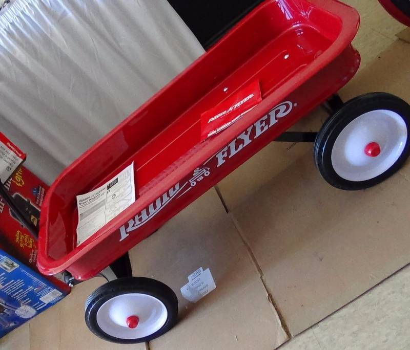 lot 3288 image: Radio Flyer Classic Red Wagon