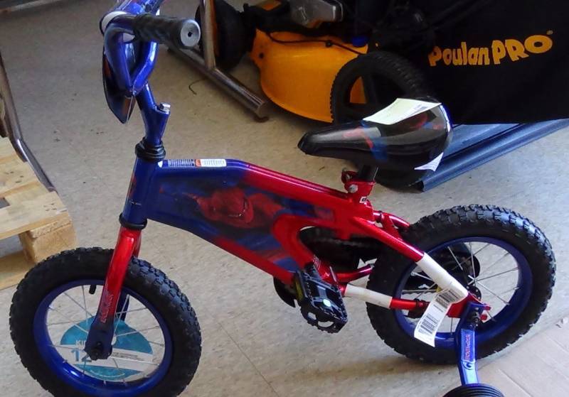 lot 3186 image: Spiderman 12-Inch Kids Bicycle