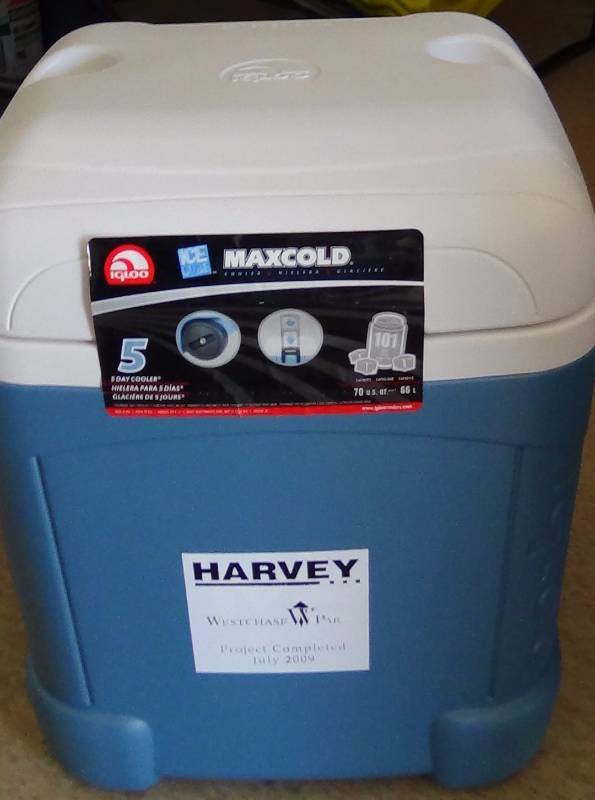 lot 3199 image: Igloo Ice Cube Max Cold 70 Roller (Branded)