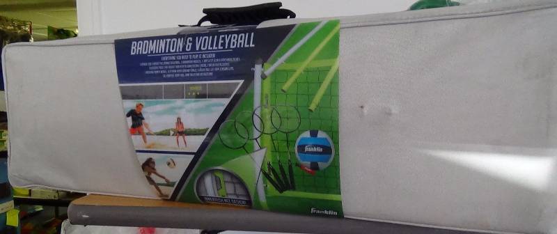 lot 3252 image: Franklin Sports Advanced BadmintonVolleyball Set
