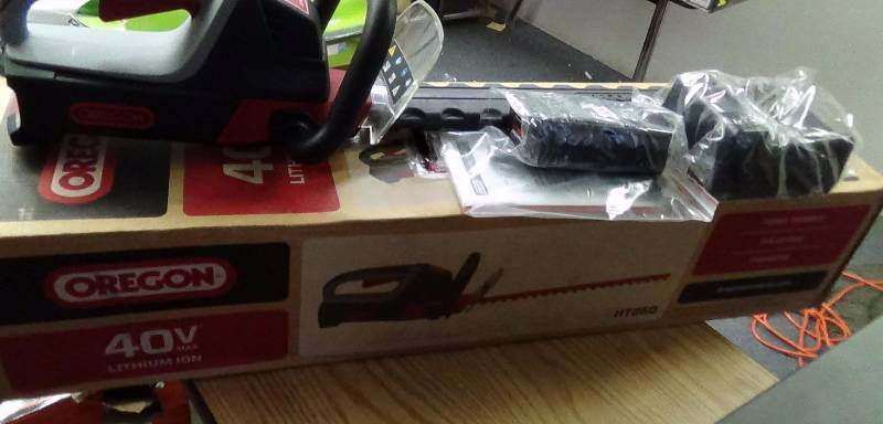 lot 3279 image: OREGON CORDLESS 40 Volt MAX HT250-E6 Hedge Trimmer Kit with 2.4 Ah Battery Pack and C600 Charger