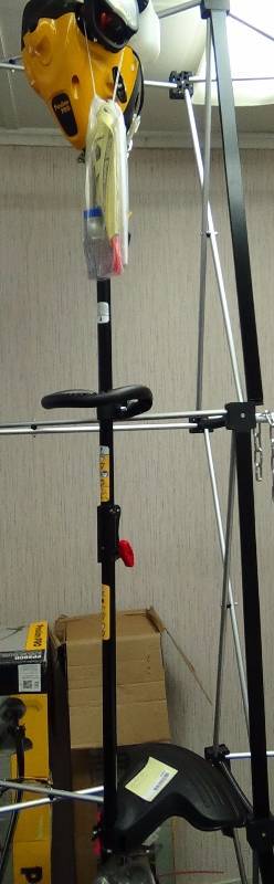 lot 3267 image: Poulan Pro  25cc 2-Cycle Curved Shaft 17-Inch Dual Exit Fixed Line Head String Trimmer