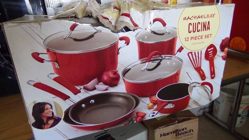 lot 3222 image: Rachael Ray Cucina Hard Porcelain Enamel Nonstick Cookware Set, 12-Piece