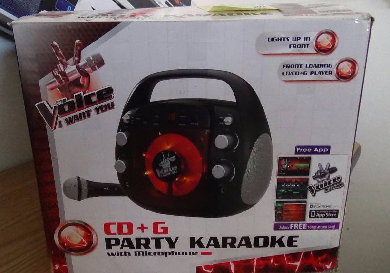 lot 3231 image: The Voice I Want You CD  G Karaoke with Microphone