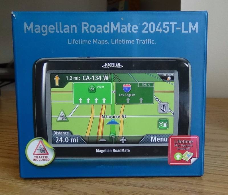 lot 3190 image: Magellan RoadMate 2045T-LM Portable GPS Navigator with Lifetime Maps and Traffic
