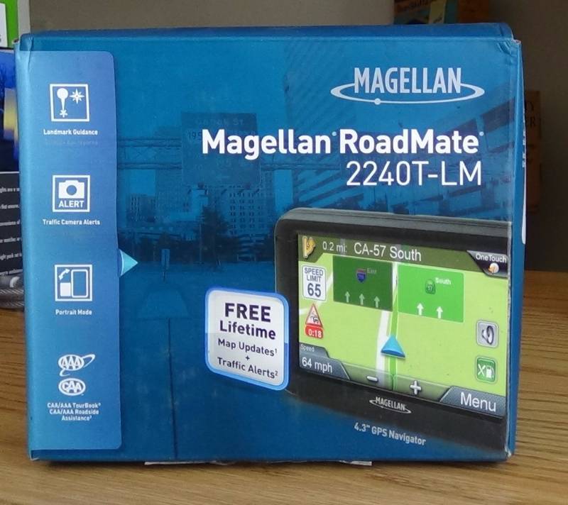 lot 3192 image: Magellan RoadMate 2240T-LM