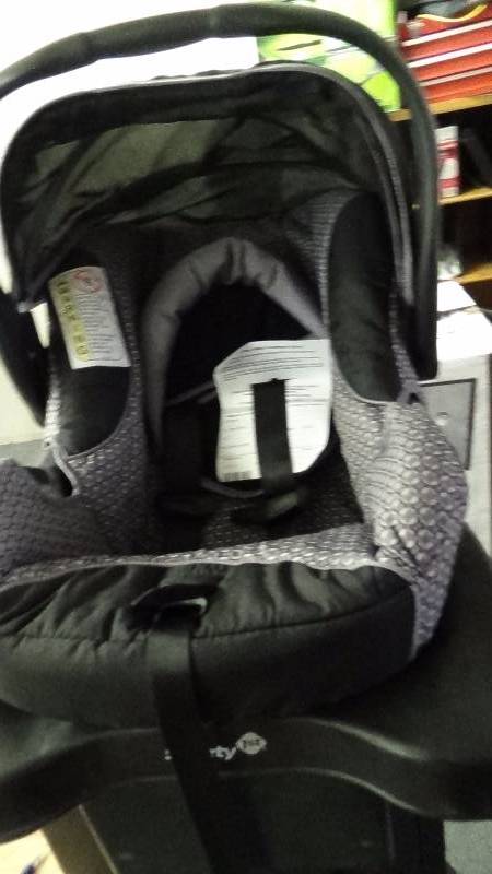 lot 3283 image: Safety 1st onBoard 35 Infant Car Seat