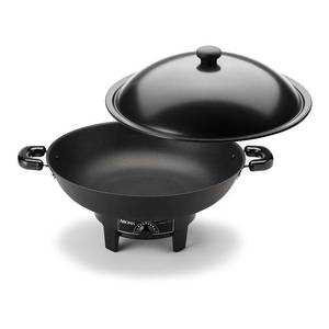 lot 19086 image: Aroma Aew-305 Electric Wok turns on