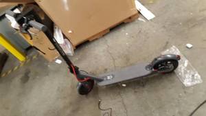 lot 19526 image: Macwheel Macwheel MX PRO Electric Scooter, Max Speed 15.5MPH, Max Range 25 Miles, Foldable, Dual Braking, for Adults