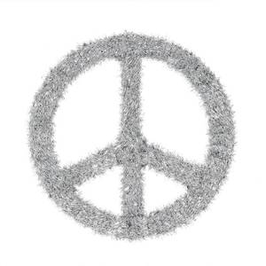 lot 4039 image: Home Heritage 22 Inch Unlit Artificial Holiday Christmas Peace Sign Door Wreath