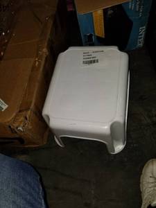 lot 4158 image: Rubbermaid One-Step Stool, Black, Holds up to 200 Pounds, Ideal for Home, Office, Garage, Durable Step Stool
