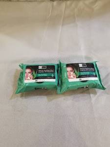 lot 17178 image: Lot of 2 FACIAL MAKEUP CLEANSING WIPES 30CT ALOVE VERA