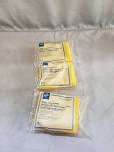 lot 17226 image: LOT OF 3 PAIRS OF MEDLINE DOUBLE TREAD SLIPPERS SIZE XL