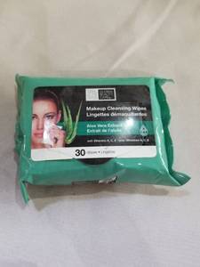 lot 17232 image: Lit of 2 FACIAL MAKEUP CLEANSING WIPES 30CT ALOVE VERA
