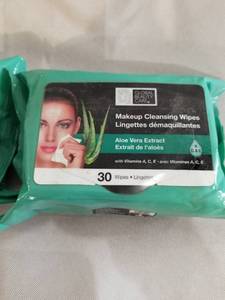 lot 17300 image: Lot of 2 FACIAL MAKEUP CLEANSING WIPES 30CT