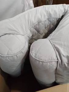 lot 12388 image: GREY MEDIUM DOG BED