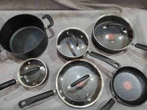 lot 13999 image: T-Fal Pot and Pan Set