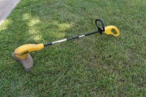 lot 6029 image: Lawn Trimmer  Weed Eater RT 112