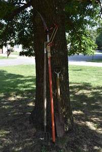 lot 6087 image: Lot of 3 Yard ToolsTree Trimming Tools  Tree Trimmer, Shovel, Etc.