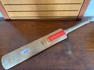 lot 6007 image: Cricket Bat  Hamleys GN Scoop Select  Gray Nicolls