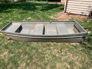 lot 6008 image: Vintage Aluminum Car Top Flat Bottom Boat  Appleby  95 L x 45 W